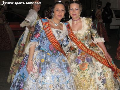 Photo de valencienne en costume traditionnel