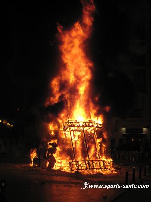 Photo de Falla embrasée à Valence
