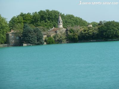 Photo du château de la Bonde à Cabrières d'Aigues