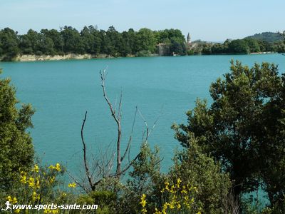 Photo des bords de l'étang de la Bonde dans la vallée d'Aigues
