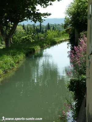 Photo du Laval qui coule à Vaugines 