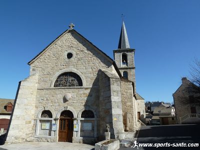 Photo de l'église St Etienne à Aumont-Aubrac en Lozère