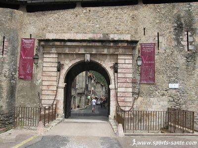 Photo de la porte principale du village fortifié de Villefranche-de-Conflent.