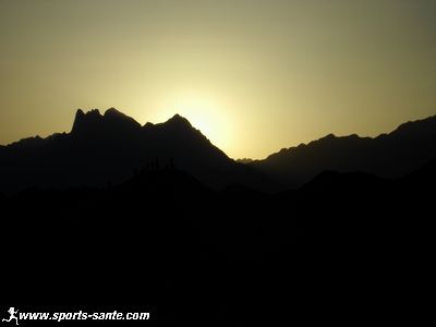 Photo de coucher de soleil dans le désert
