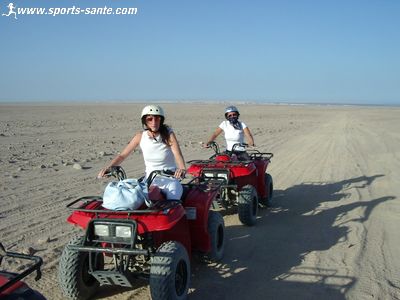 Photo de quads dans le désert