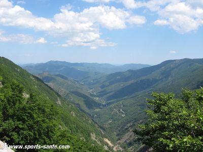 Vue de la Haute vallée de l'Hérault depuis l'Aigoual.