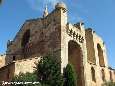 Photo de l'Eglise fortifiée de Cruzy dans l'Hérault