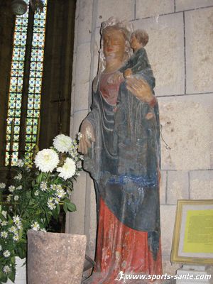 Photo de la statue de la Vierge à l'Enfant  Eglise de Cruzy en Languedoc Roussillon