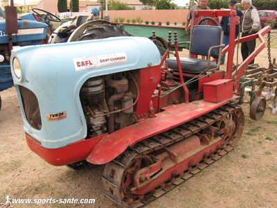 Photo d'un tracteur à chenilles Saint-Chamond