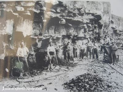 Photo de la carrière de basalte à saint-Thibéry dans l'Hérault