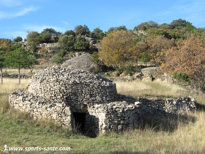 Photo de clapas et capitelles à Soubès