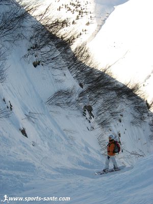 Photo de goulet en montagne