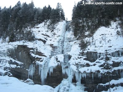 Photo de la cascade du Rouget en hiver