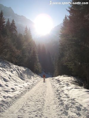 Rando raquettes à Samoëns vers la cascade du Rouget