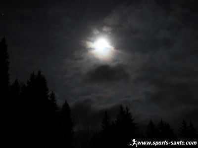 Balade en raquette en Haute Savoie à Samoëns : sortie nocturne avec repas en yourte mongole