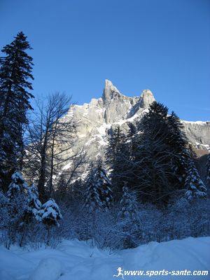 Randonnée hivernale dans le Cirque du Fer à Cheval à Sixt