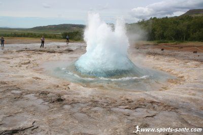 Photo d'explosion de geyser
