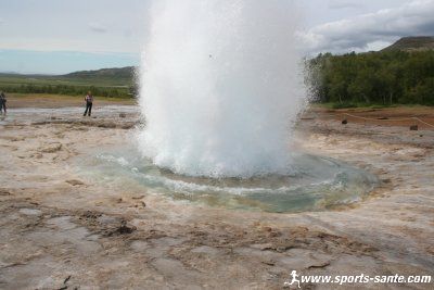 Photo de vidange de colonne d'eau de geyser