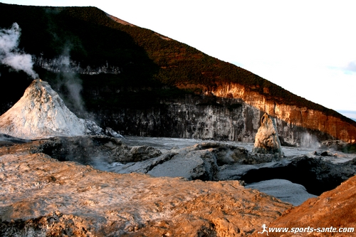 photo du volcan en haut du Lengai en Tanzanie