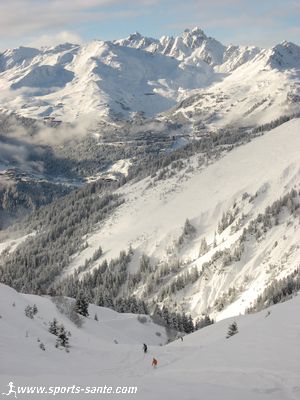 Descente face à la station de Courchevel