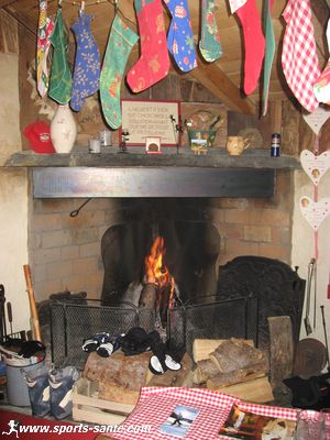 Photo de restaurant avec cheminée à la montagne