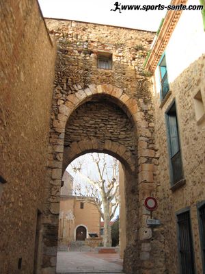 Photo de la porte Notre-Dame à Baixas en Roussillon