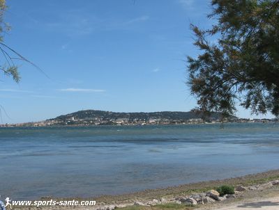 Photo du Mont Saint-Clair de Sète depuis la plage de Balaruc-les-bains