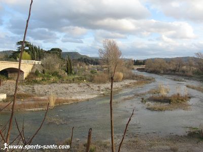 La rivière Orbieu à Fabrezan dans l'Aude
