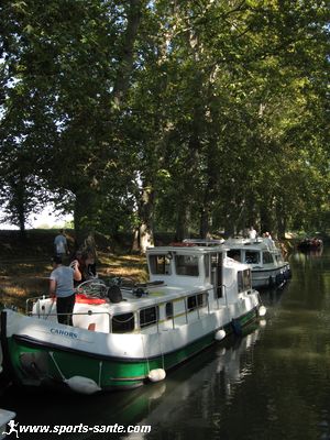 Photo de bateaux de tourisme sur le Canal à Agde