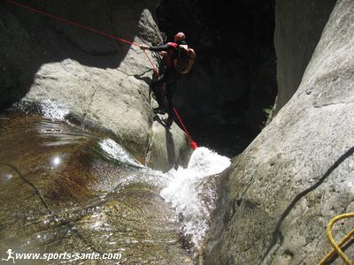Photo de pose de cordes pour un rappel