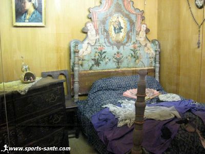 Photo d'une chambre à coucher traditionnelle en Catalogne Française