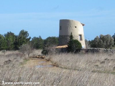 Photo d'un moulin falaise de la Roque à Roquefort des Corbières