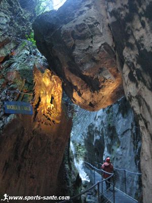 Photo du Rocher de l'Aigle dans les Gorges de la Fou près de Perpignan