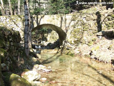 Photo du pont du Vialais au pied du col des Lauzes