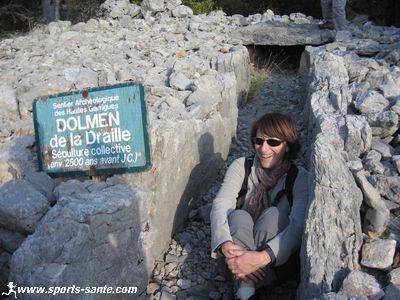 Photo du dolmen de la draille à Viols le Fort près de Montpellier