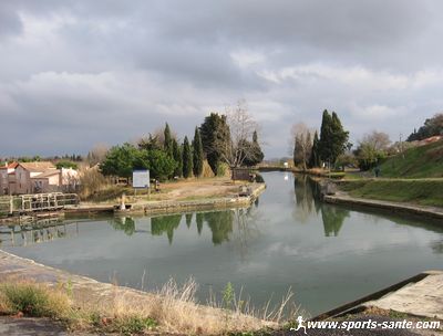 Le canal du Midi et ses 9 écluses à Béziers Hérault Languedoc Roussillon