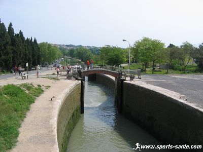 Photo des écluses de Fonséranes ouvertes