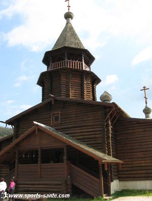 Photo du parvis de l'église Russe à Sylvanès