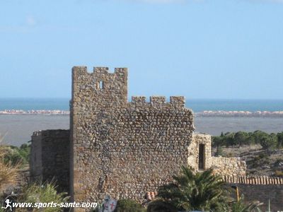 Photo du Château de Fitou avec panorama sur la côte