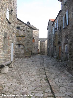 Photo de rue à La Garde-Guérin près d'Aubenas 
