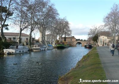 Le canal du Midi à Ginestas Le Somail Aude Languedoc Roussillon