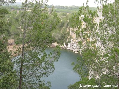 Vue du Gouffre circulaire de l'Oeil Doux en Languedoc