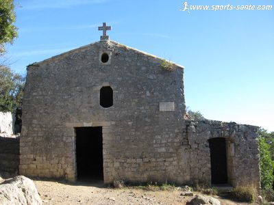 Photo de la Chapelle Saint-Joseph au sommet du Pic Sant-Loup dans l'Hérault