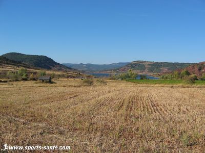 Photo de champs en bordure du Salagou