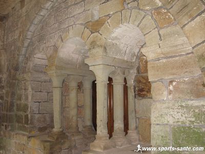 Photo du cloître du prieuré de Grandmont à Soumont