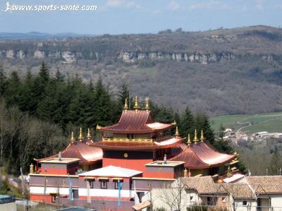 Photo du temple thibétain de Roqueredonde dans l'Hérault