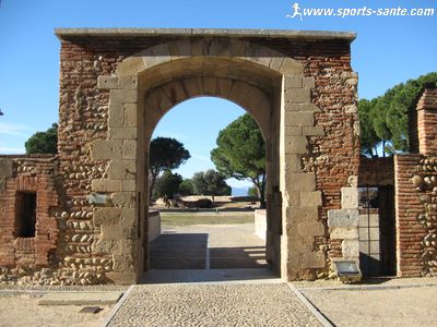 Photo de la barbacane à l'entrée du palais des Rois de Majorque à Perpignan