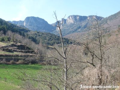 Photo des falaises d'Orques dans les monts-d'Orb
