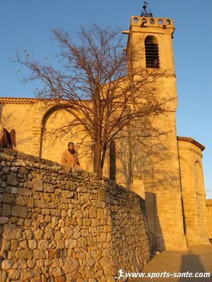 Photo du clocher de Saint-Pons-de-Mauchiens dans l'Hérault
