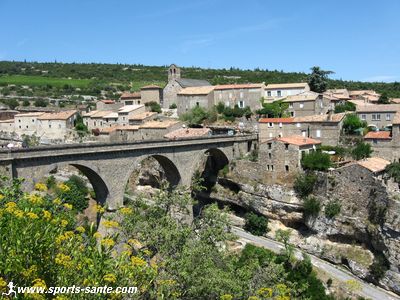 Photo de Minerve dans l'Hérault et du pont de pierre